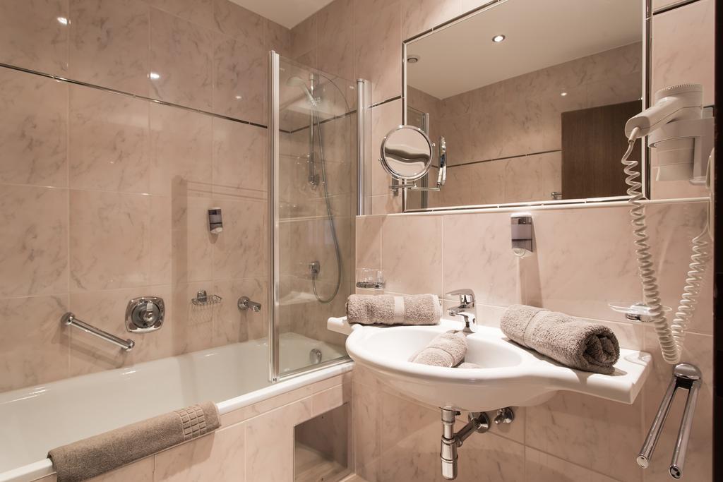 Zentrum Hotel 4*